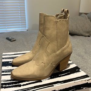 Dolce Vita stone color boots size 8